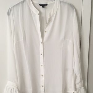 Blouse with ruffle sleeve detail.